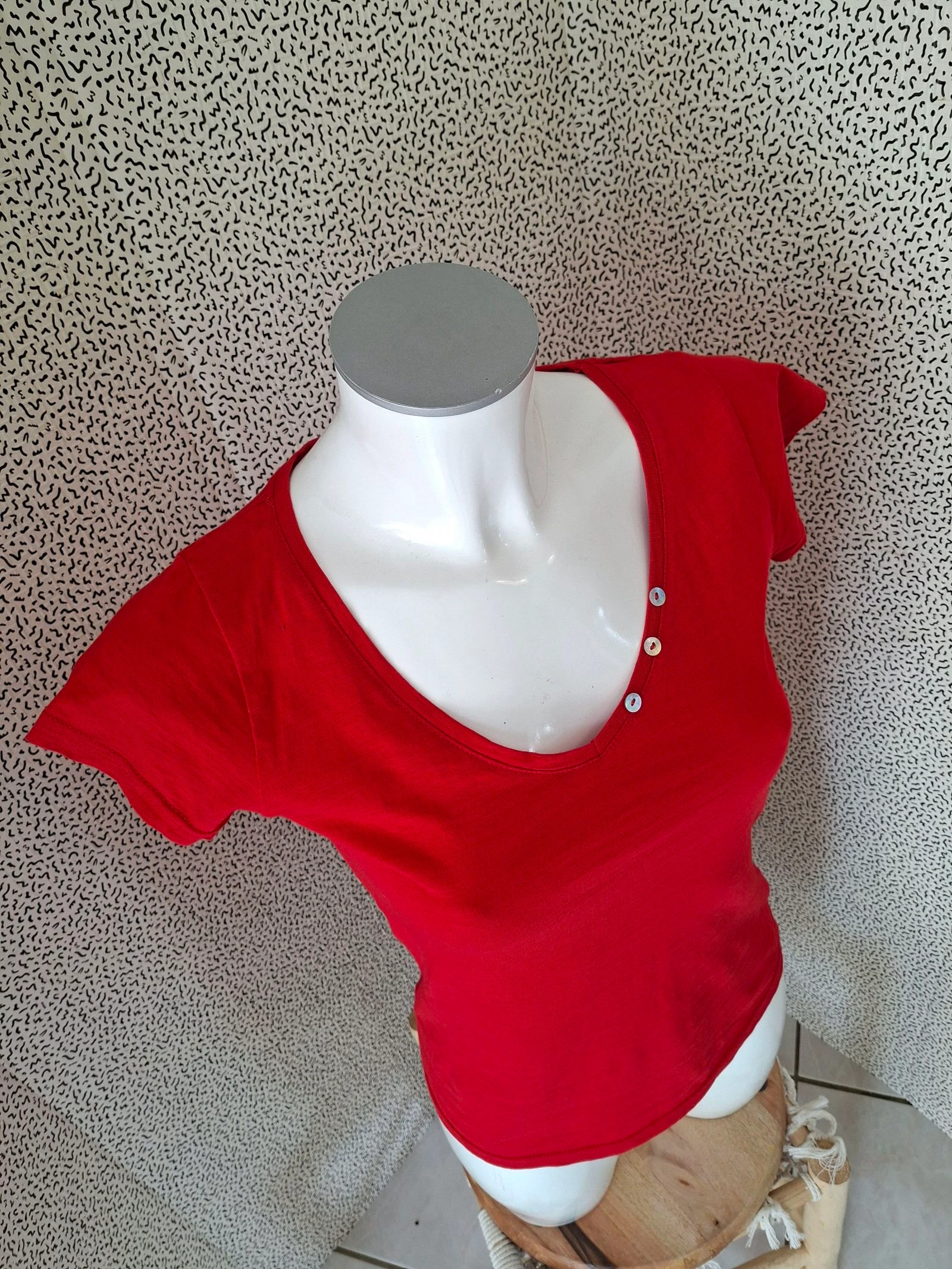Camiseta roja Basic Ligne à Suivre Mujer S 100% Algodón Cuello en V Botones – photo 2
